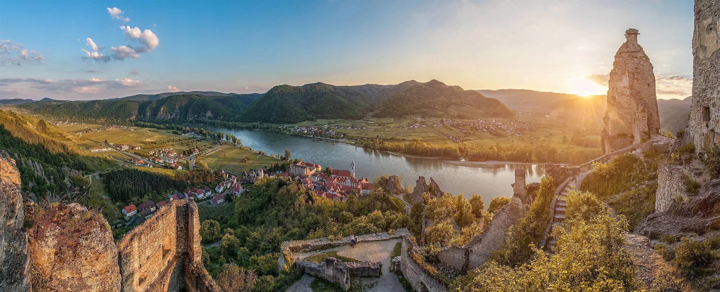 Von Melk nach Krems entlang der Donau Hintergrundbild